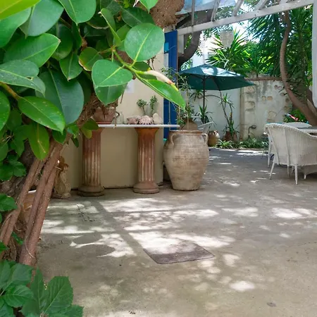 Cozy House With Garden Near The Old Town & Beach Apartment *